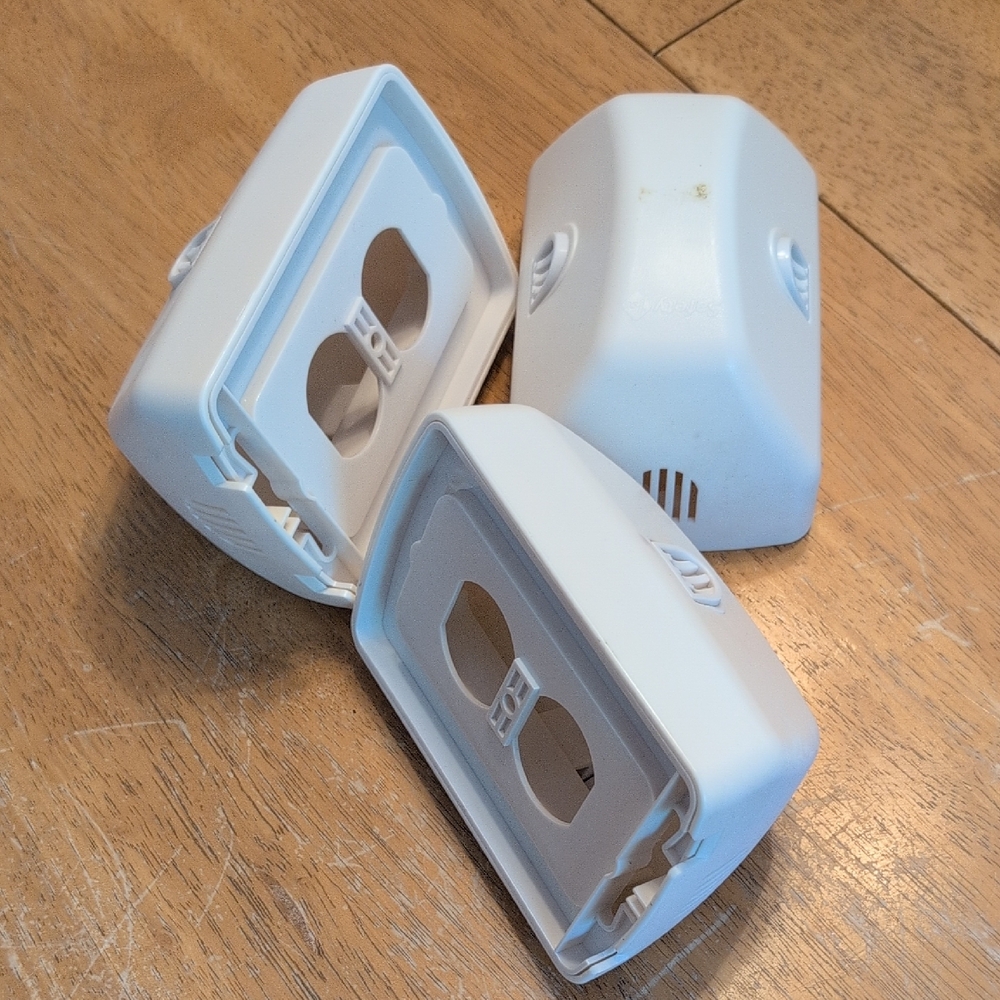  Safety 1st Power Strip Outlet Cover (Set Of 3)